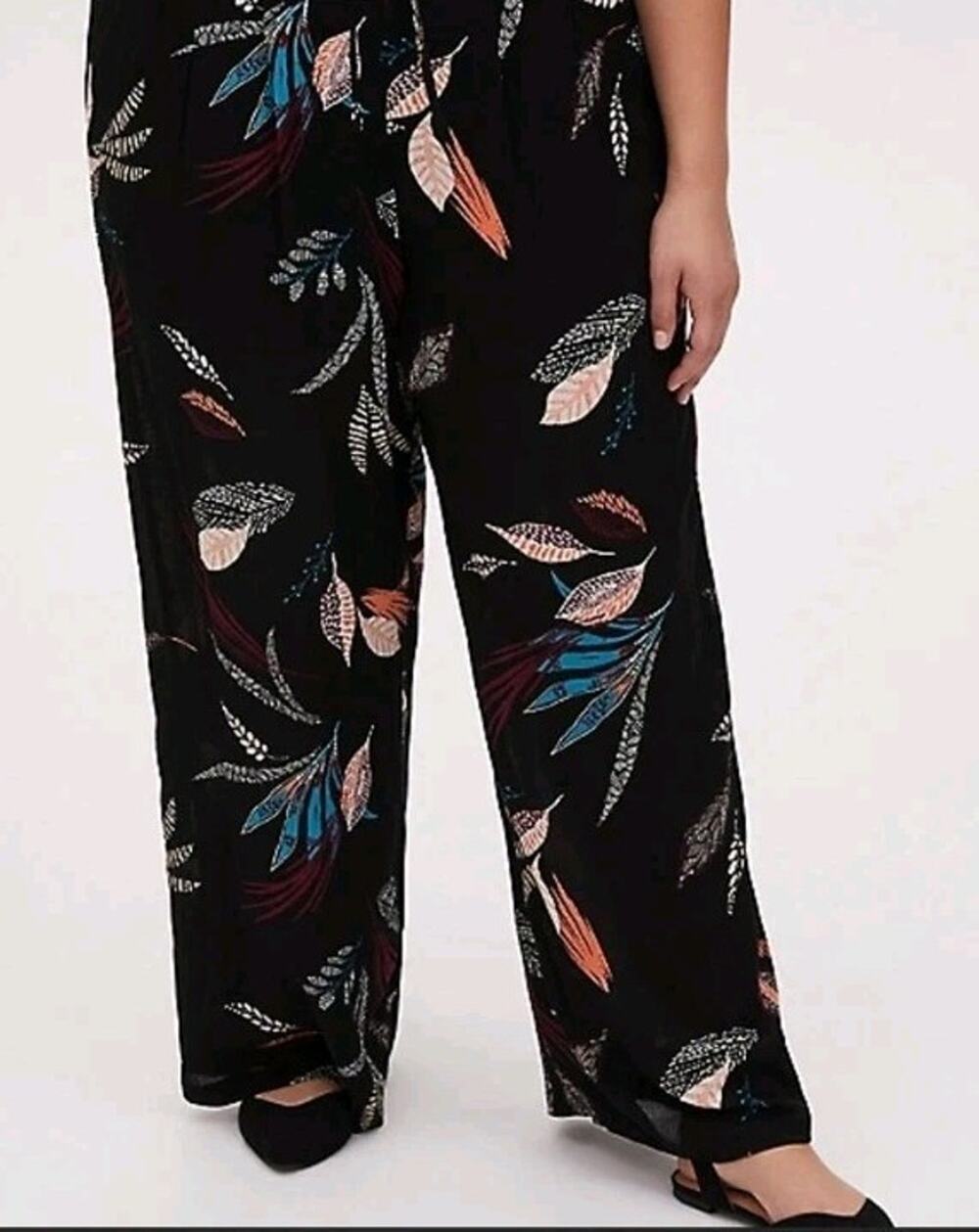 Torrid wide leg rayon crinkle pull on pants black leaf print